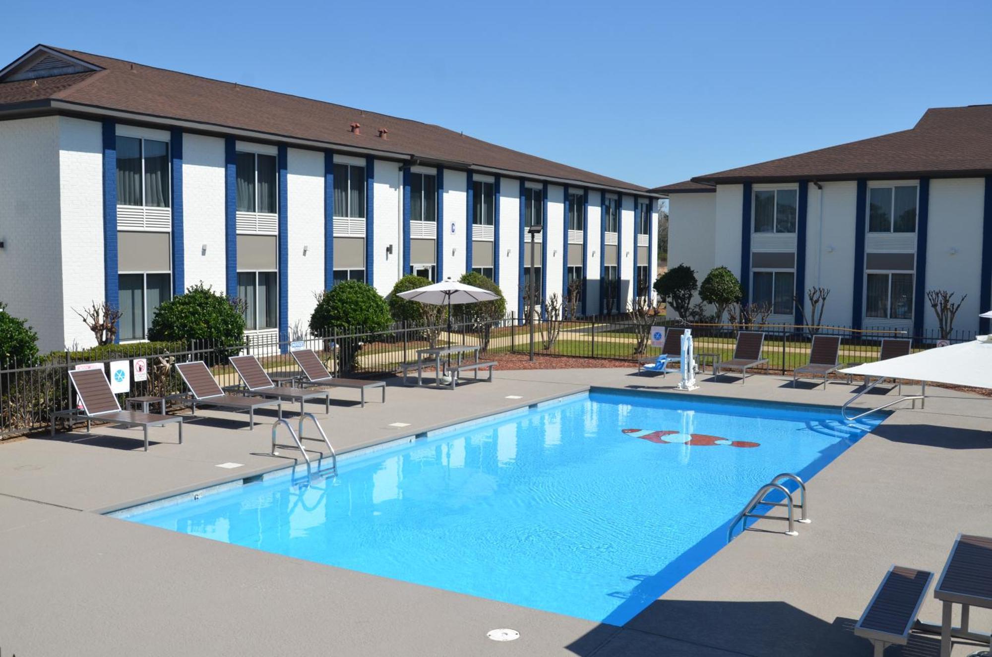 Americas Best Value Inn & Suites-Фолеи Екстериор снимка