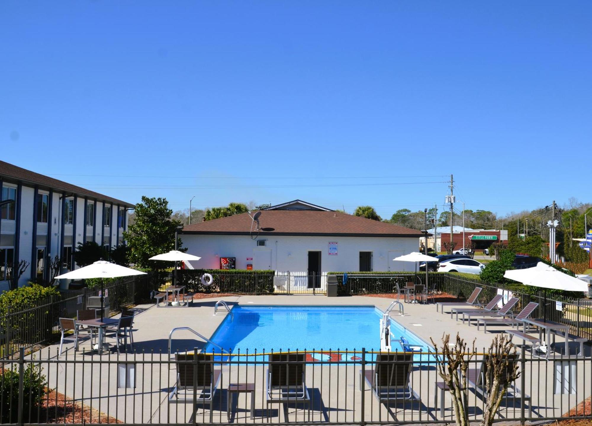 Americas Best Value Inn & Suites-Фолеи Екстериор снимка