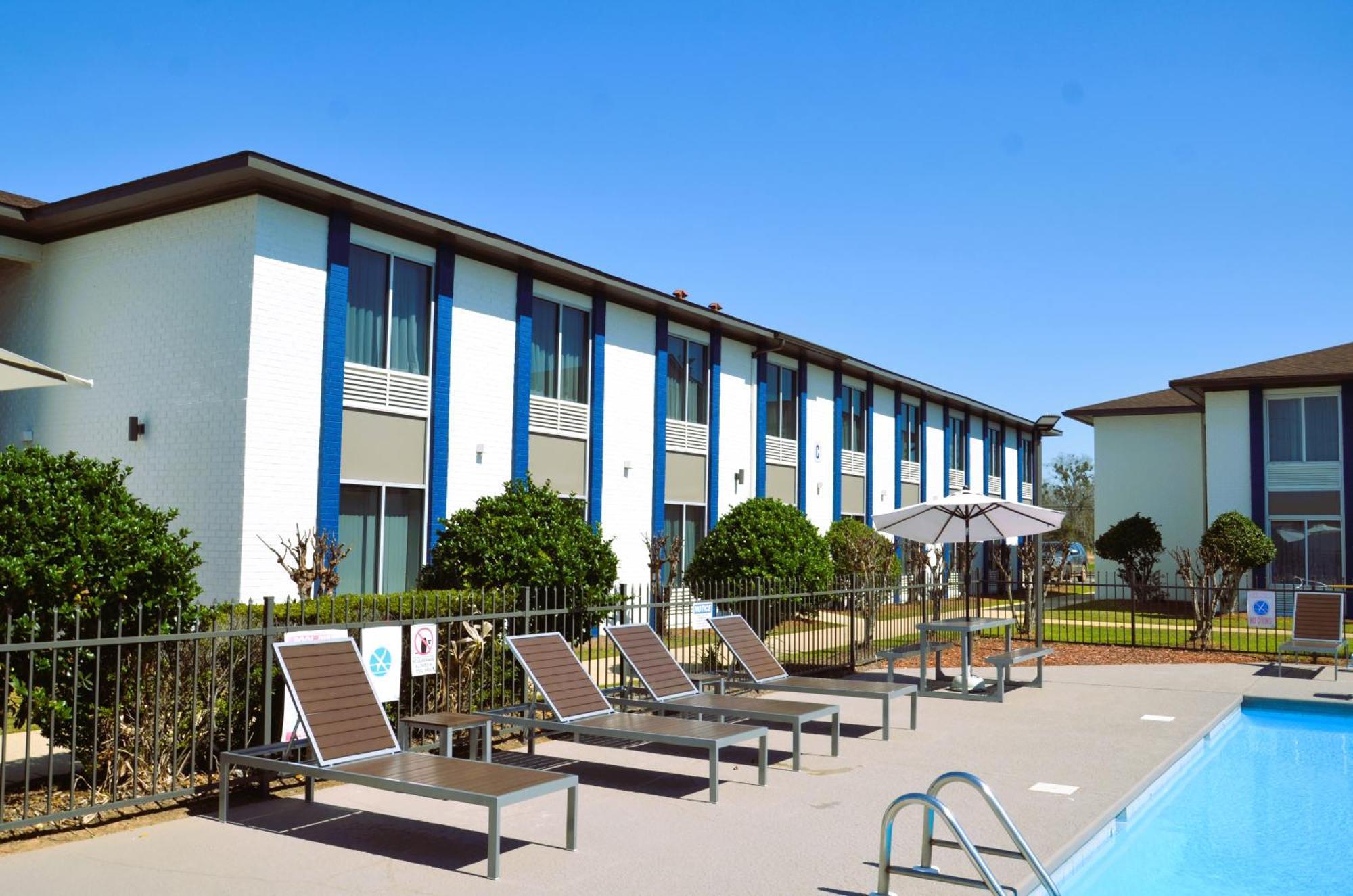 Americas Best Value Inn & Suites-Фолеи Екстериор снимка
