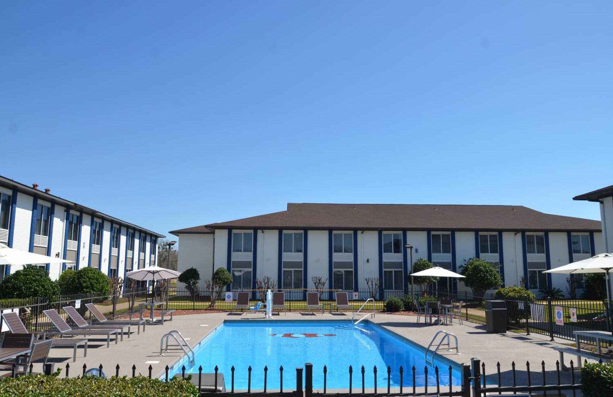Americas Best Value Inn & Suites-Фолеи Екстериор снимка
