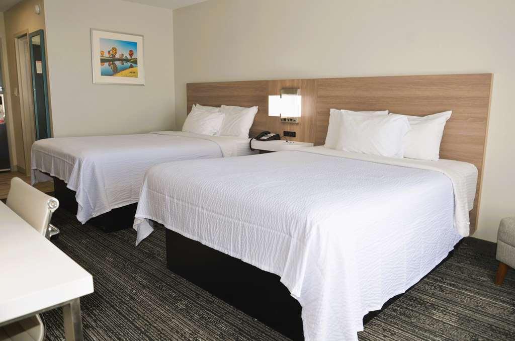 Americas Best Value Inn & Suites-Фолеи Стая снимка