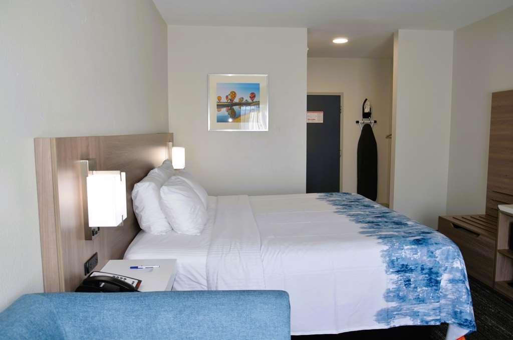 Americas Best Value Inn & Suites-Фолеи Стая снимка