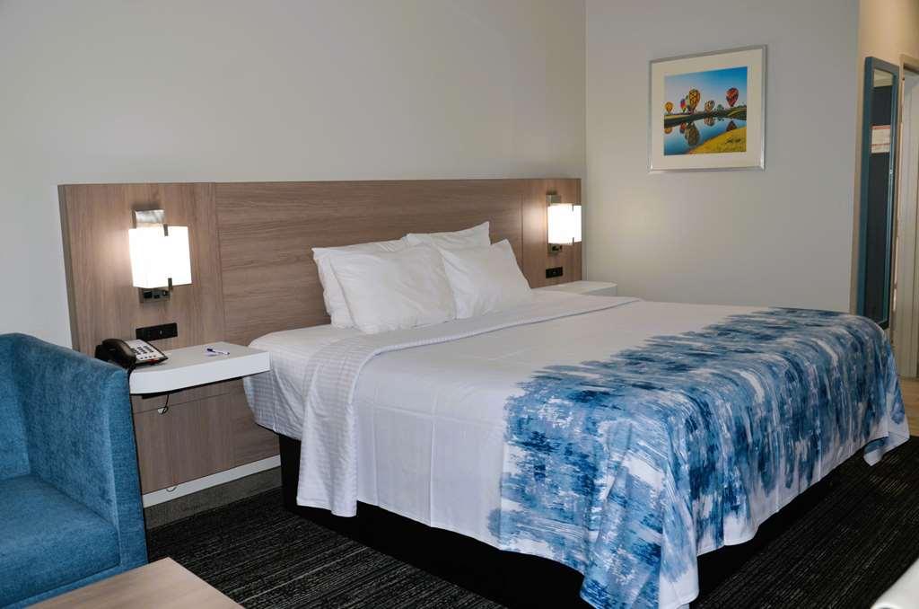 Americas Best Value Inn & Suites-Фолеи Стая снимка